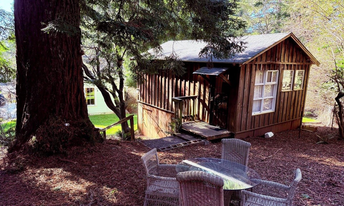Arcata Cottage | Tranquil Redwood Hideaway with private patio and fast wifi