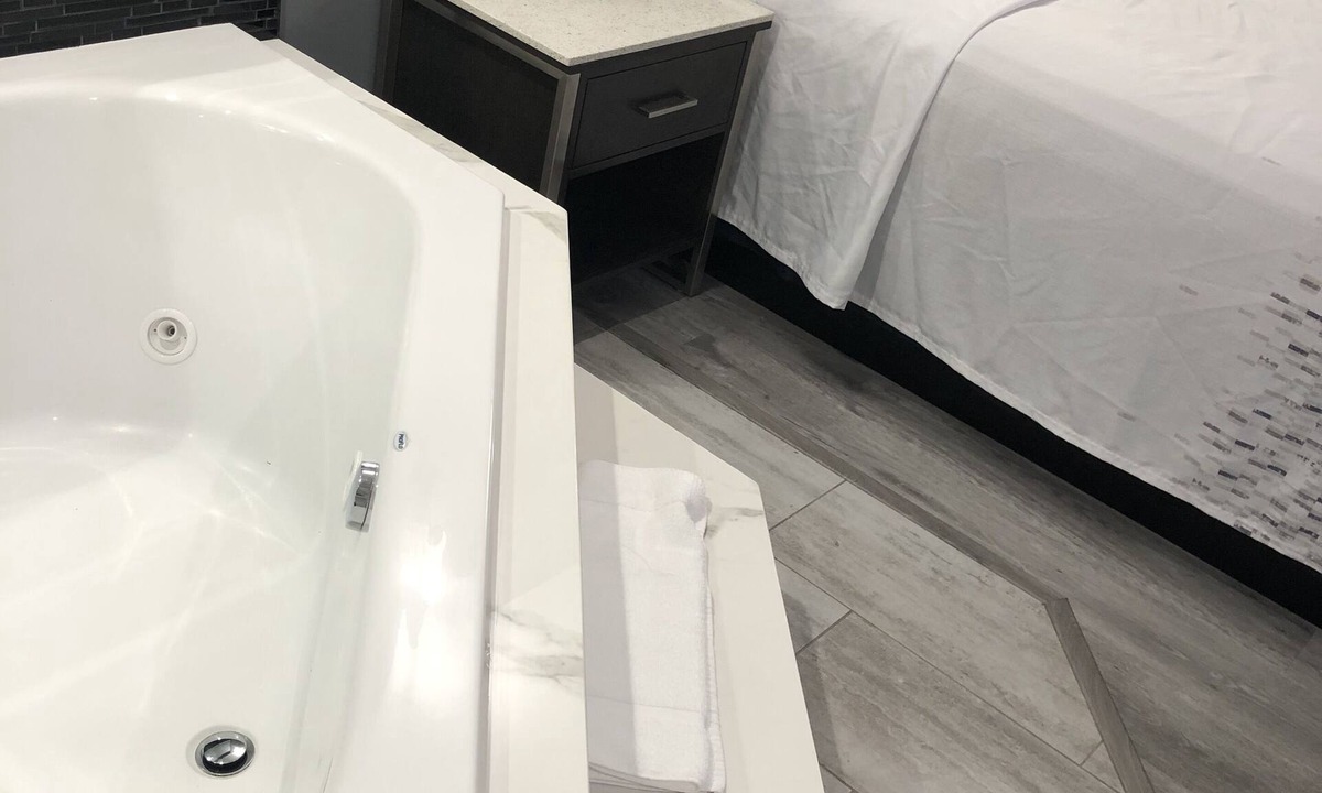 Walnut Valley Hotel | Travelodge Inn & Suites by Wyndham West Covina