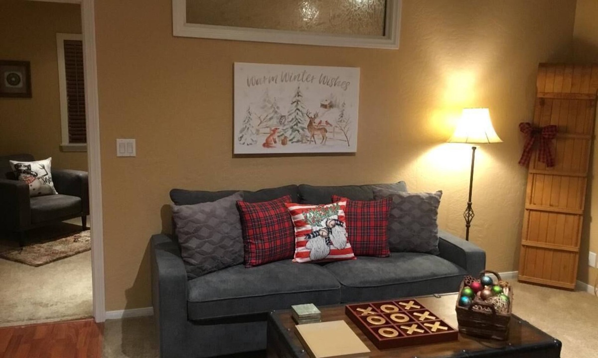Fox Farm Cabin | Tree Top Cottage- Romantic HOT TUB WiFi Pets 145.00/185.00