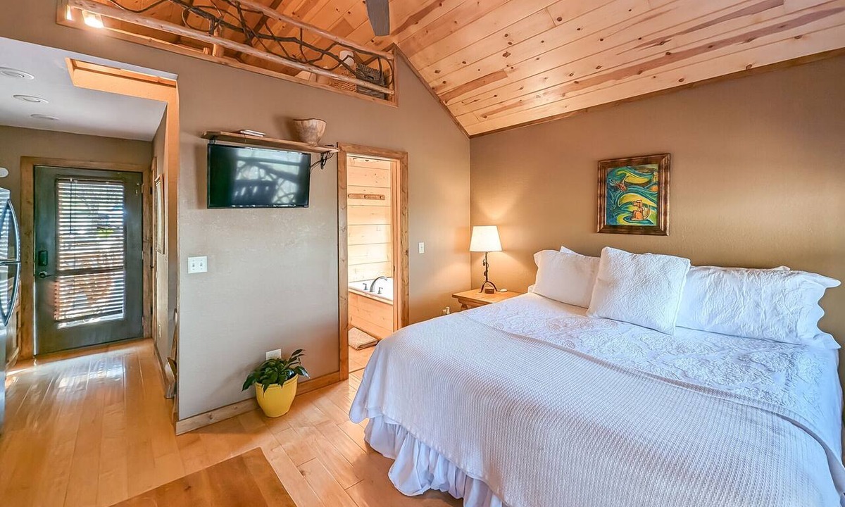 Mountain View Cabin | Treehouse Thyme - romantic getaway close to town