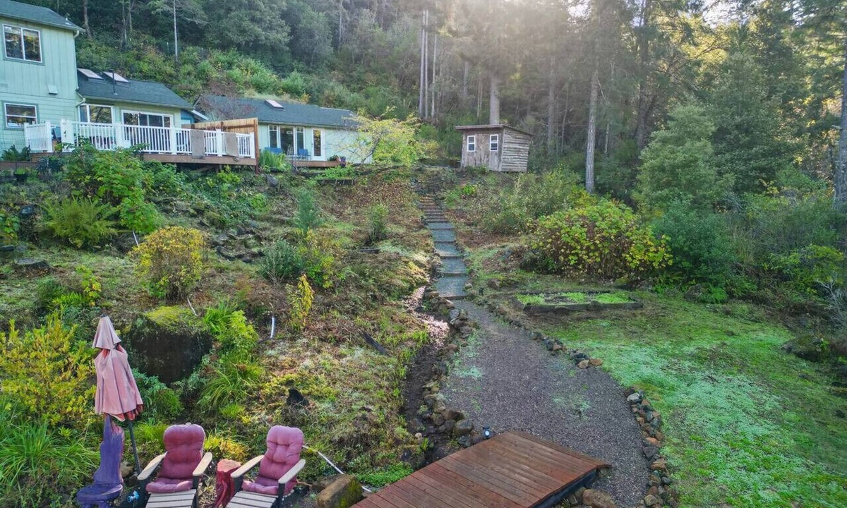 Crescent City Cabin | Treetop Cottage on the River