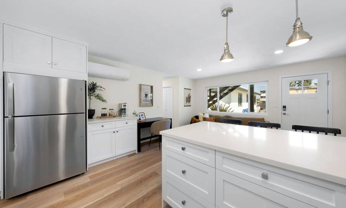 Mission Hills Apartment | Trendy Mission Hills Condo, Parking, Central