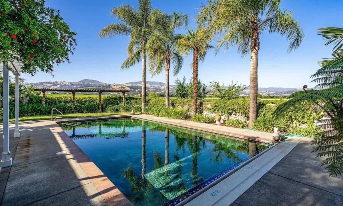 Geyserville House | Trentadue Winery Farmstay with Pool and Wine Tastings Included