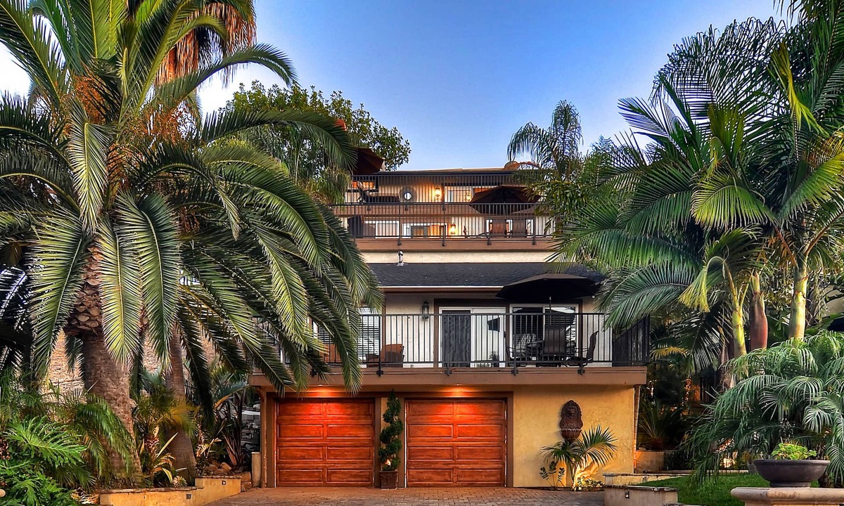 San Clemente Condo | Tropical home with loft, spacious deck, & outdoor dining - walk to the beach