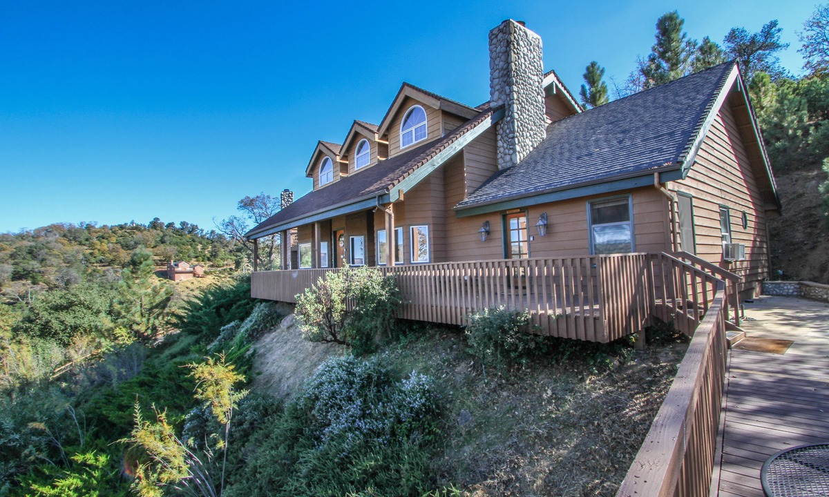 Julian Hotel | Tucker Peak Lodge