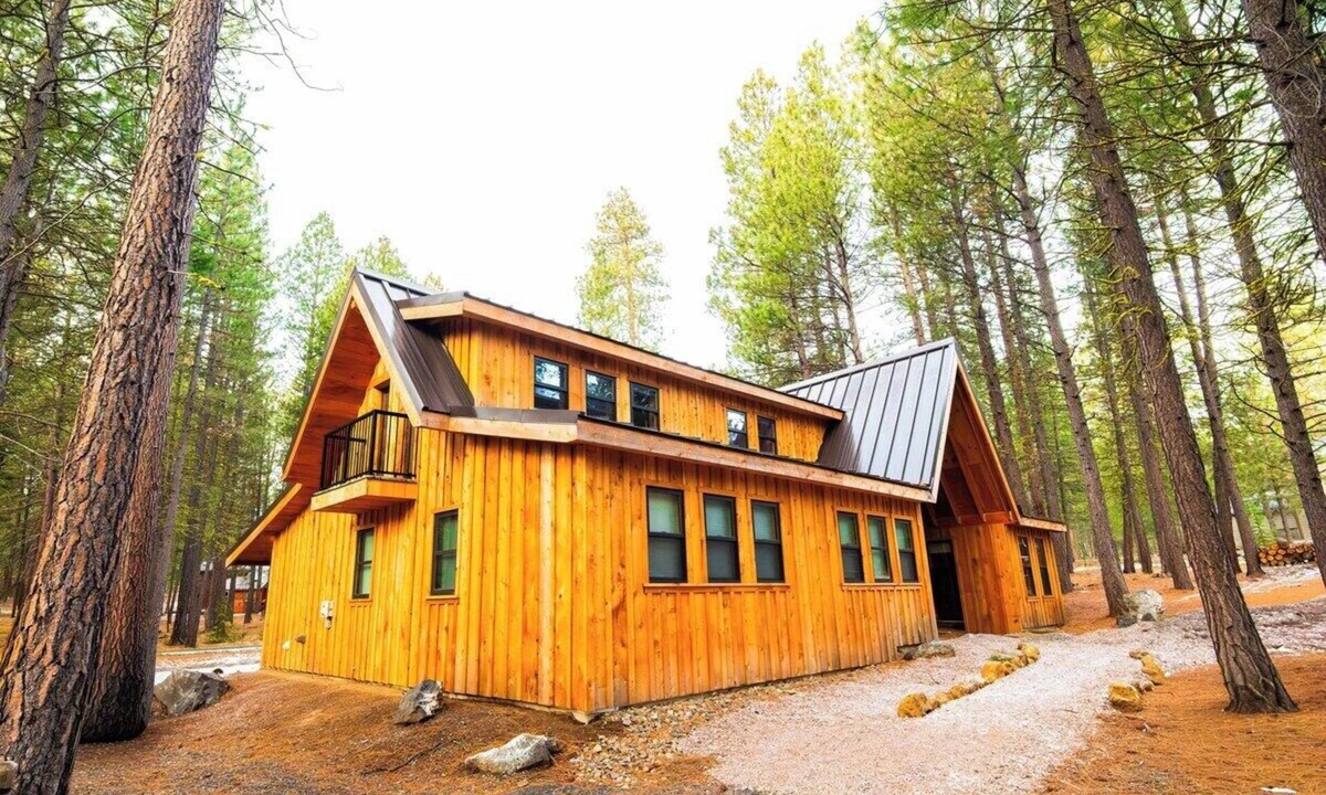 Black Butte Ranch House | Twisted Pines Retreat | Sleeps 13 | Chef's Kitchen