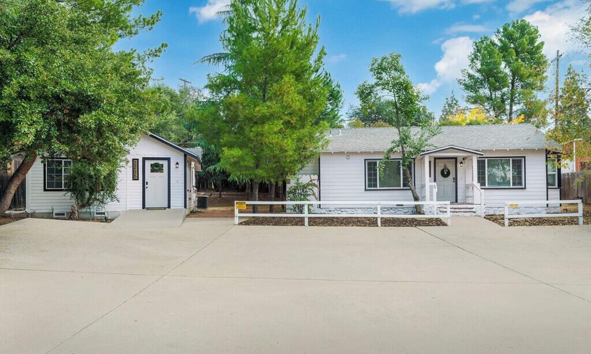Alpine Cottage | Two Bedroom cottage sleeps 6 & just 7 min from Viejas Casino