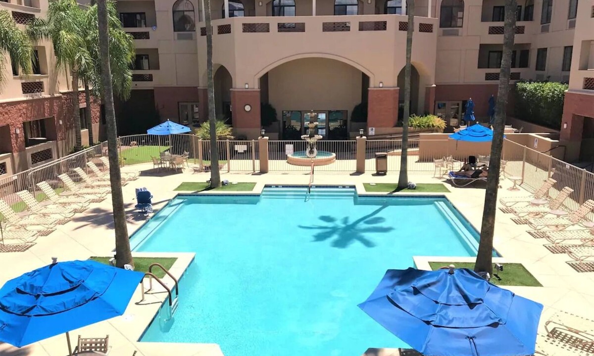 Palo Verde Hotel | TWO Family-Friendly Suites| Pool, Game Room & Minutes to Reid Park Zoo