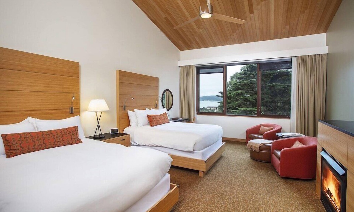 Sausalito Hotel | Two Queen Room at a 4.5⭐️ Hotel