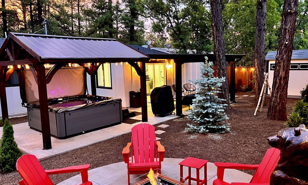Pinetop-Lakeside House | Unique 3BR Bungalow by Brewery & Central to town - Hot Tub + AC