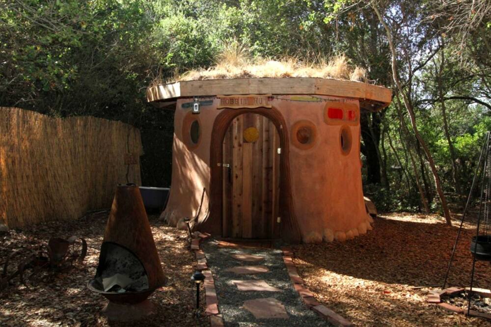 Geyserville Cabin | Unique Glamping Hobbit Hut at Spiritual Retreat near San Francisco, California