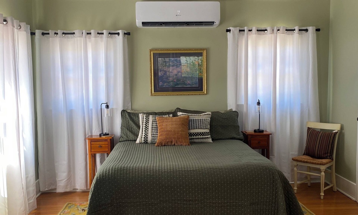 West University Apartment | Unique , Vintage Studio Apartment for Leisure/Corporate Travel