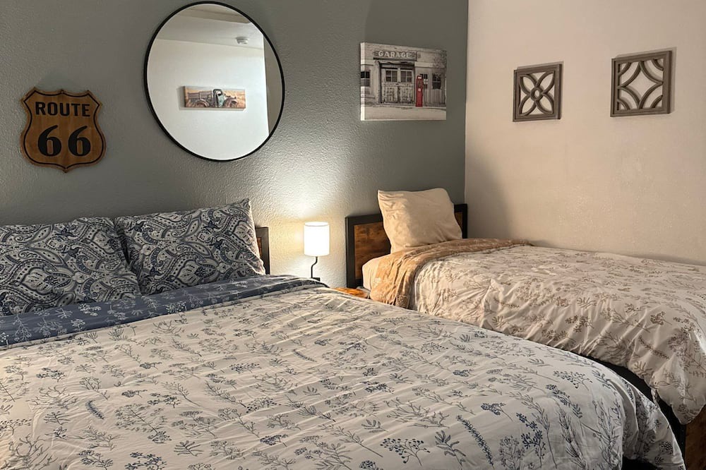 Brownsville Hotel | Unit 25 - Charming 1-bedroom hotel with AC in Challenge-Brownsville