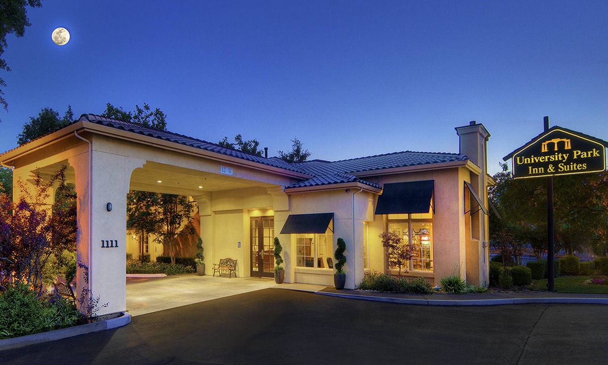Davis Hotel | University Park Inn & Suites