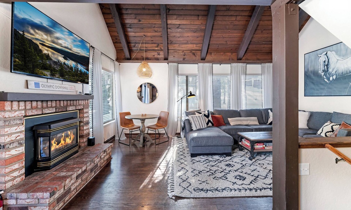 Tahoe Village House | Updated 3BR/2BA Ski & Hiking townhome near Heavenly!