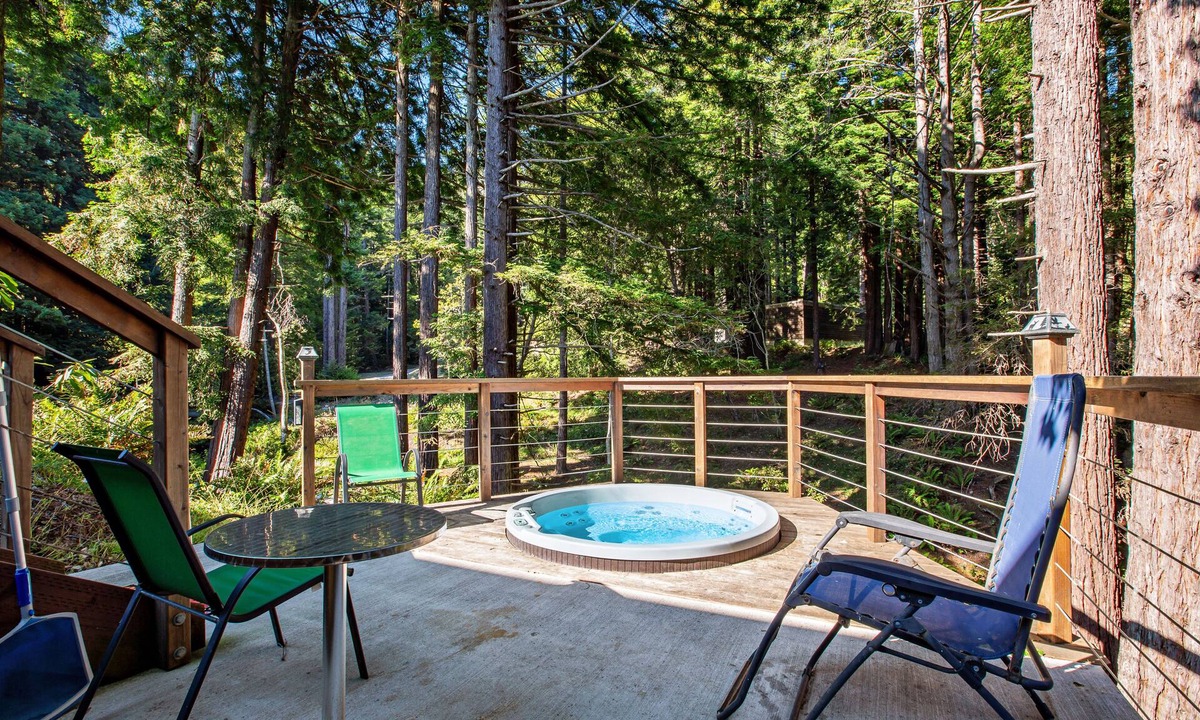 Gualala House | Vibrant, quiet paradise in the forest w/a shared hot tub & views