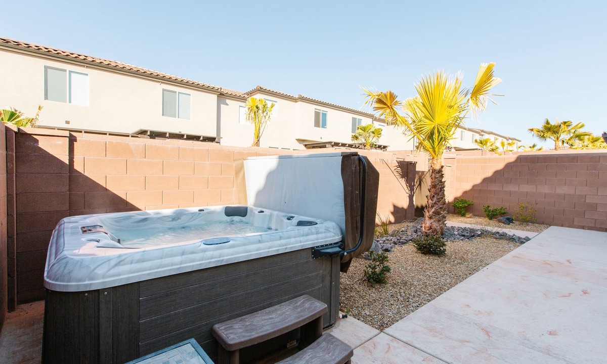 Sienna Hills House | Vida Sol - 4 bedrooms, Private Hot Tub and Amazing Backyard Area!