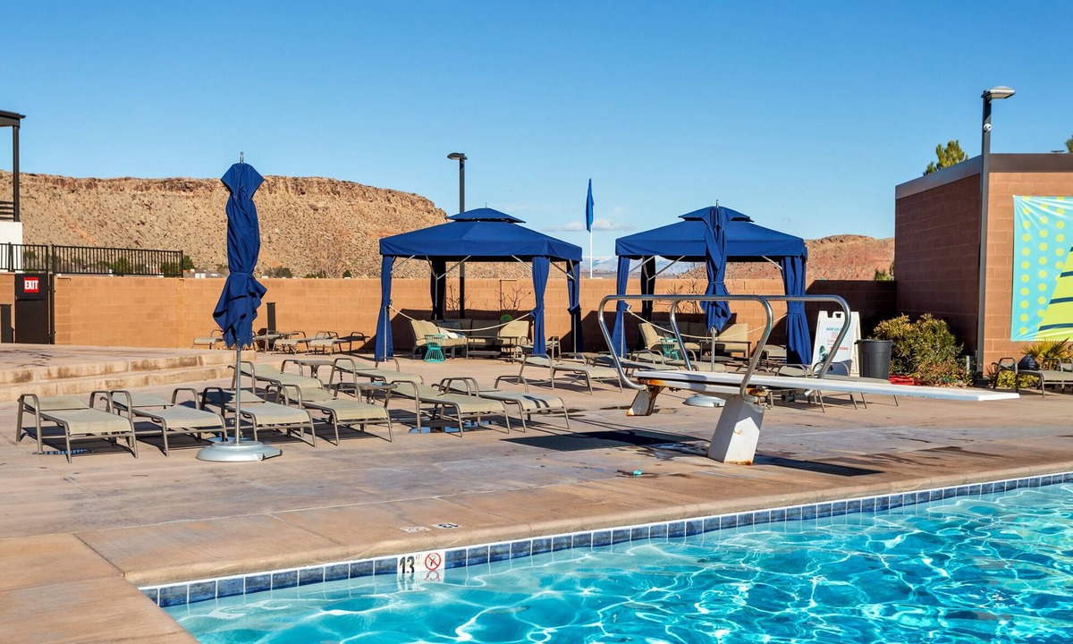 Bloomington Condo | Villa 19 -Luxury Villa Pool and Hot Tub, Pickleball