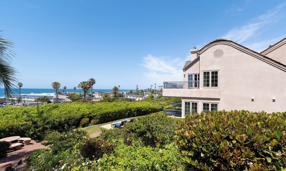 Del Mar Condo | Villa L'Auberge
