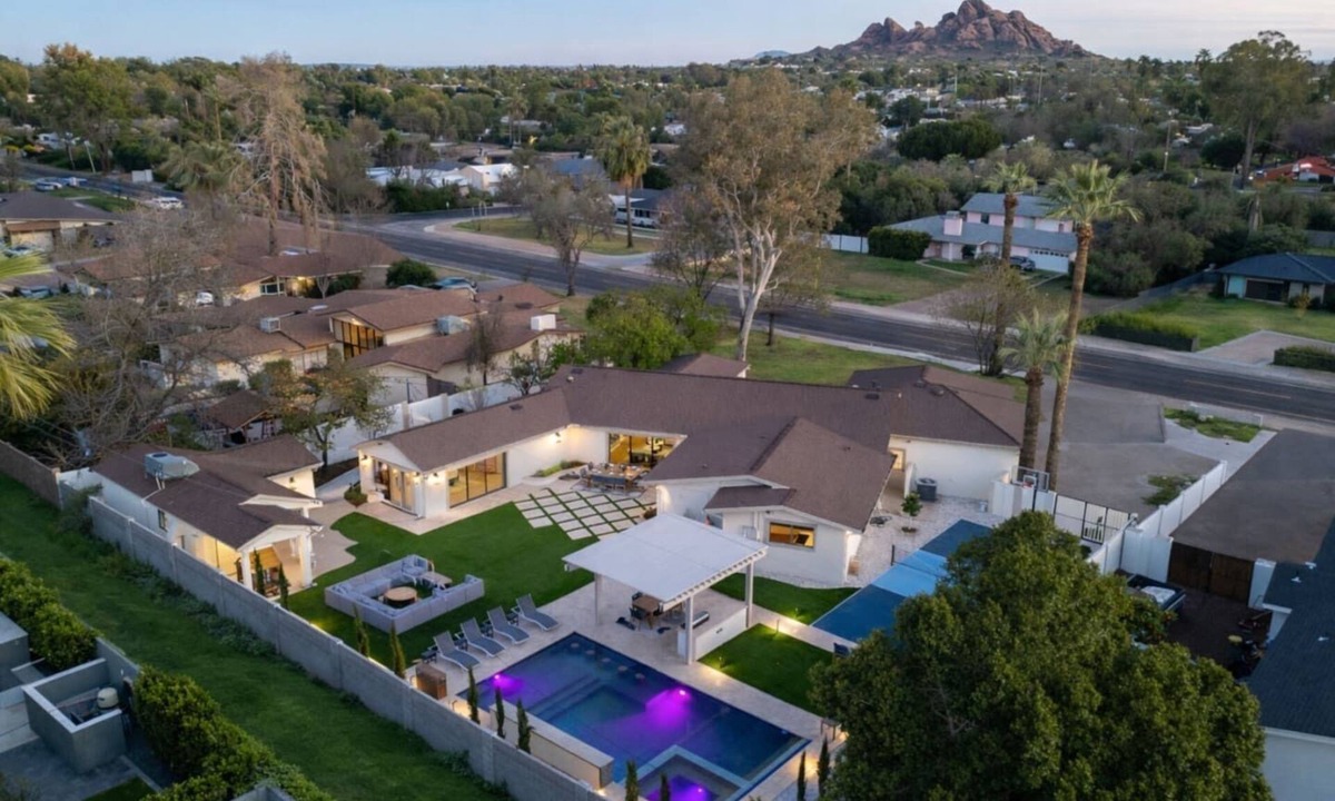 Camelback East House | Villa Toscana Scottsdale - Resort Pool Pickleball Escalade