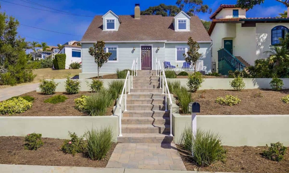 Village of La Jolla House | Village Life, walk to the village of La Jolla
