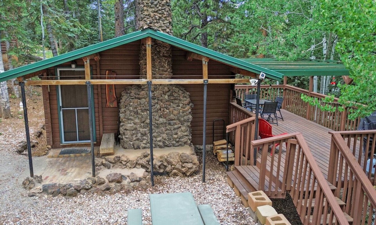 Duck Creek Village Cabin | Village Vibes Retreat