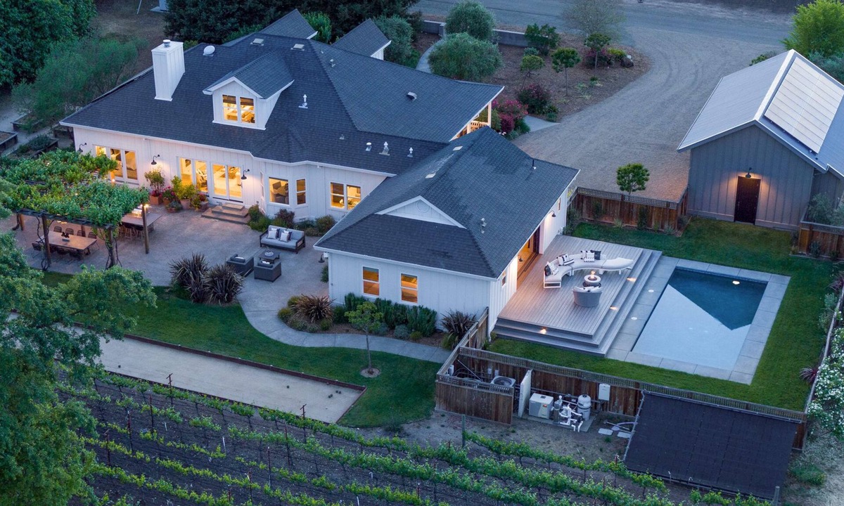 Calistoga House | Vineyard Farmhouse- Modern Farmhouse with Vineyard views
