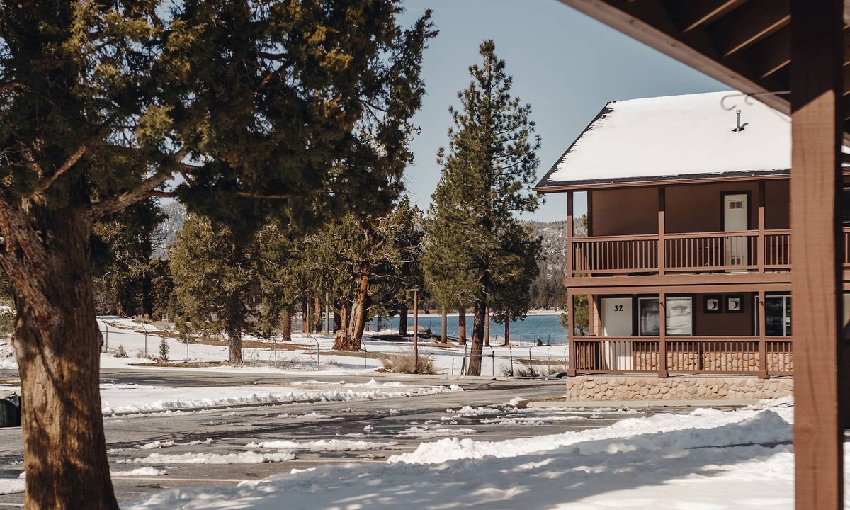 Big Bear Lake Hotel | Vintage Lakeside Inn