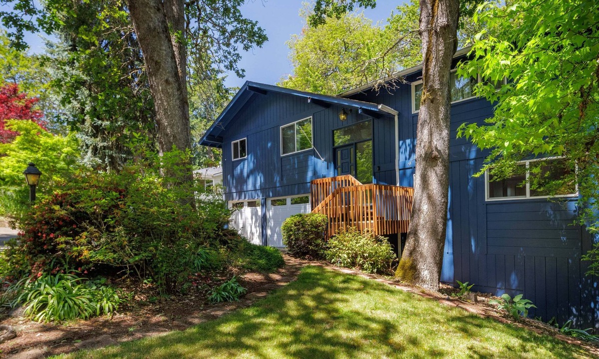 Western House | Wake Robin House - Comfortable & Close to Campus
