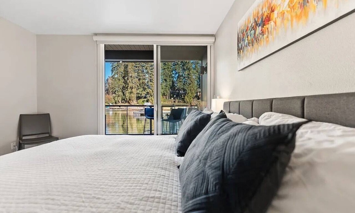 Marylhurst Condo | Wake Up to Water: Scenic 3BR Lakefront Retreat