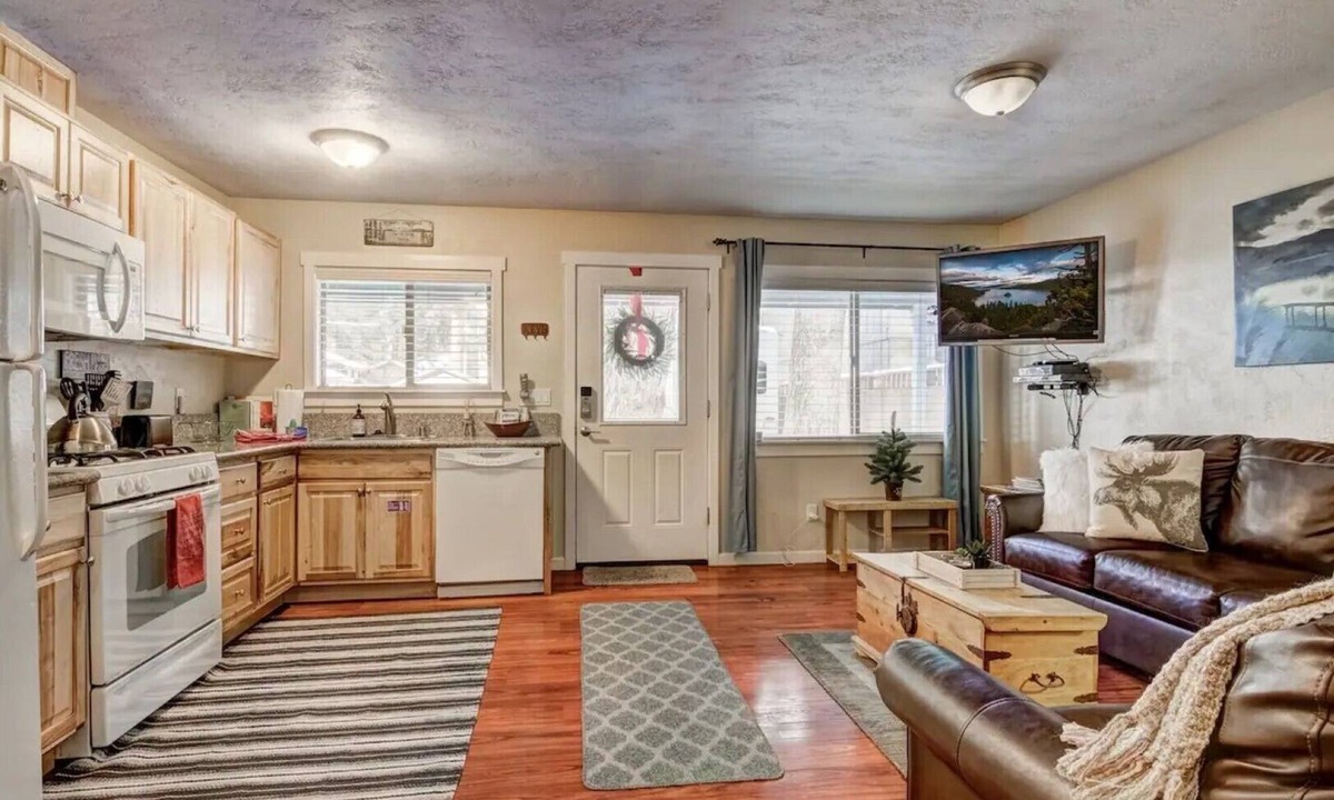 Al Tahoe House | Walk 2 Lake & Beaches Dining Shopping from your LakeHouse