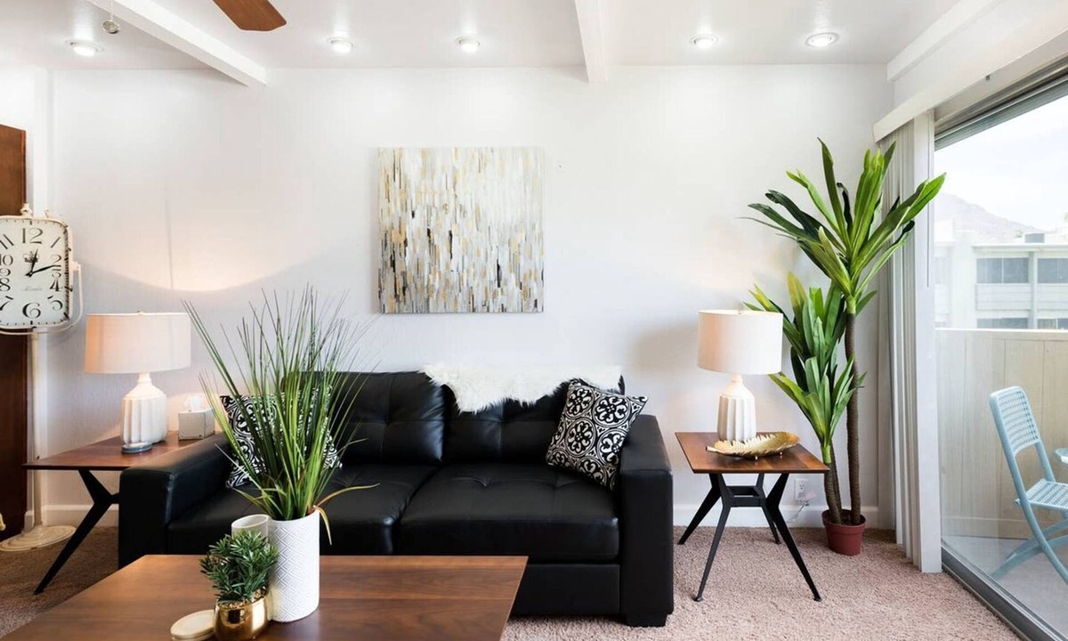 South Scottsdale Apartment | Walk 2 Old Town - Pool View Fashion Square