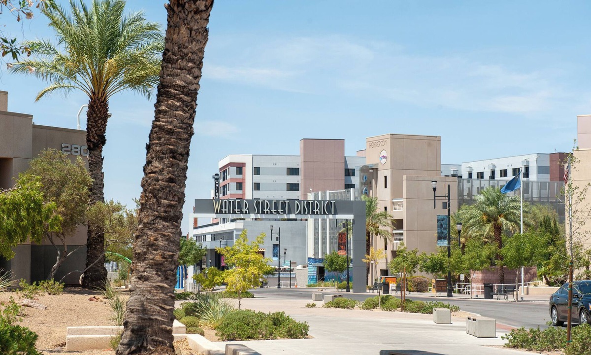 Townsite House | Walk On Water Street - Townhouse in historic downtown Henderson