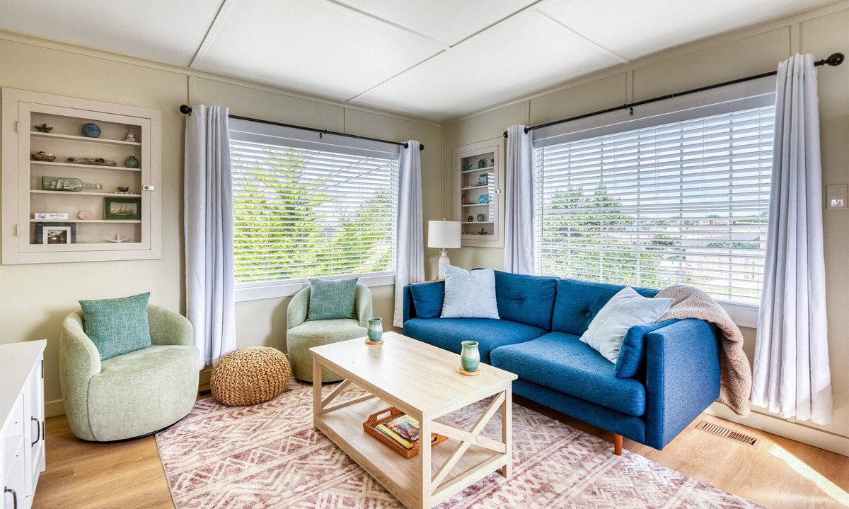 Lincoln City Cottage | Walk to Beach + Game Room Fun | Oceanlake Cottage Sleeps 4