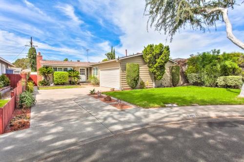 Anaheim Resort House | Walk To Disneyland, Watch Firework Front Yard, SPA