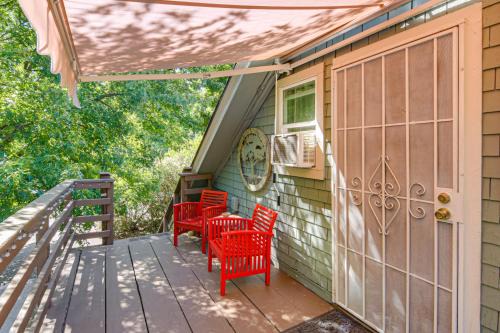 Chico House | Walk to Downtown Chico! Tree-Lined Apt w/Deck