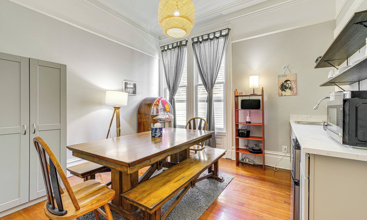 Lower Haight Apartment | Walk to Haight-Ashbury: Cozy Apartment w/Jukebox!