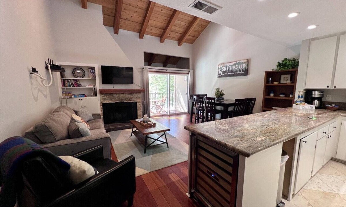Carnelian Woods Condo | Walk to Lake Tahoe - Pet-Friendly Cabin - Sleeps 7, Kids Welcome