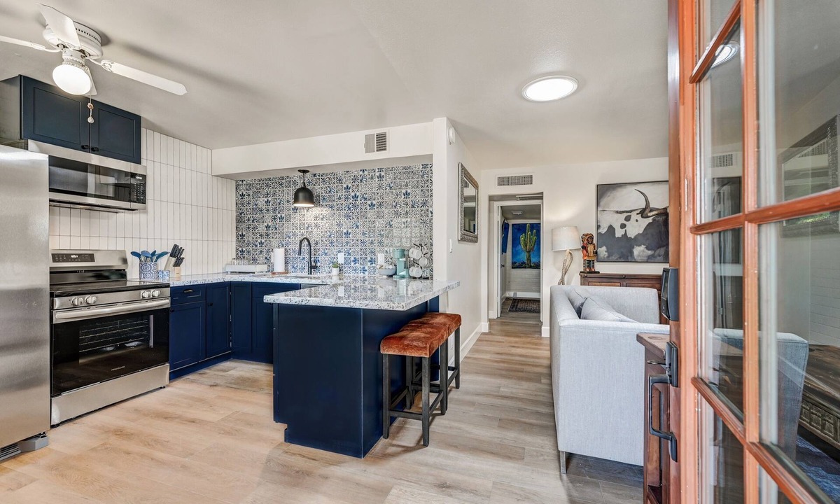 Cave Creek Vista Apartment | Walk to Shops Restaurants Coffee Live Music