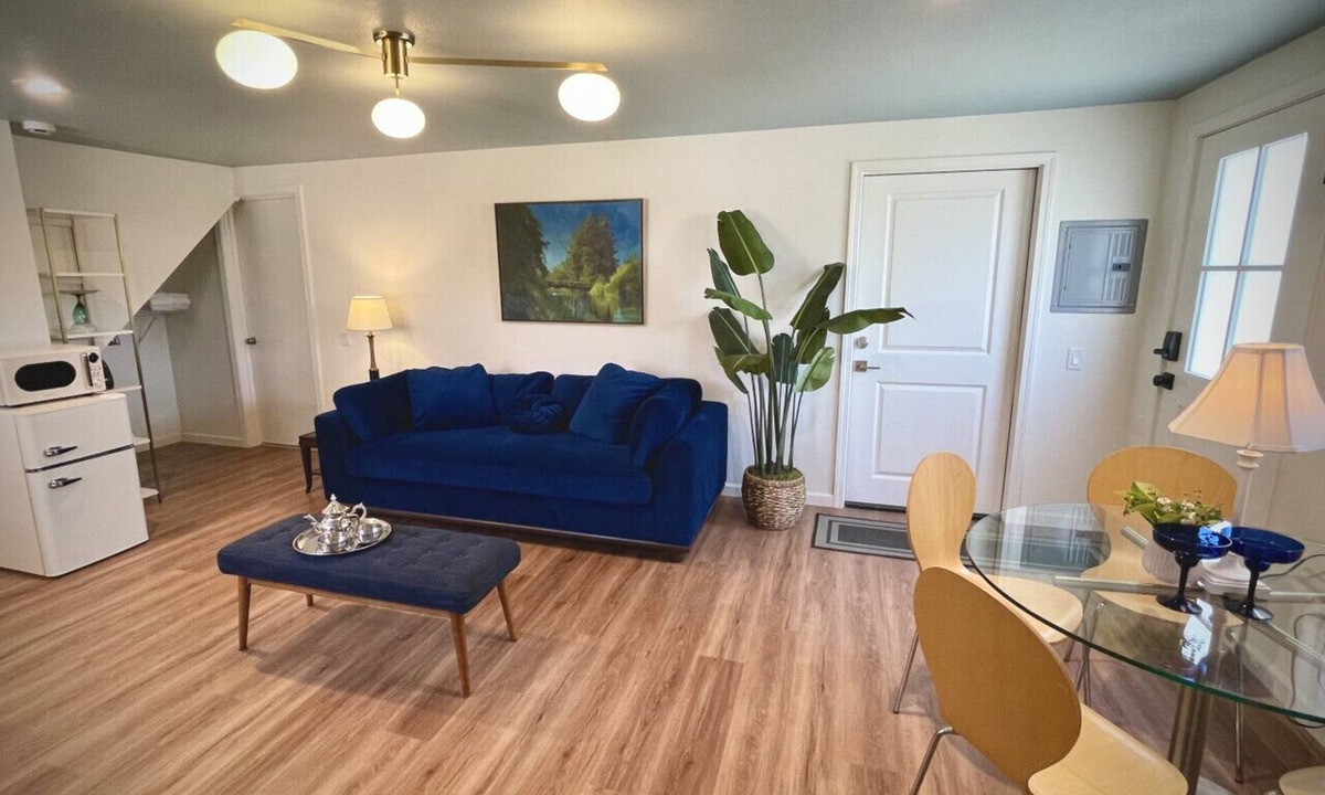 Cal Young House | Walk to Stadium, shops. Free parking. Fast wifi. With kitchenette