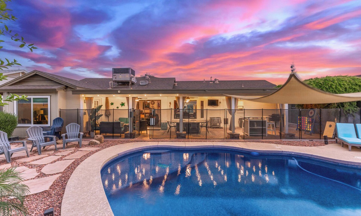 Glendale House | Walk to State Farm Stadium-Heated Pool Included-Family Friendly-Outdoor Oasis