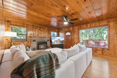 Twain Harte House | Walk to Town - Lake Access - Huge Deck