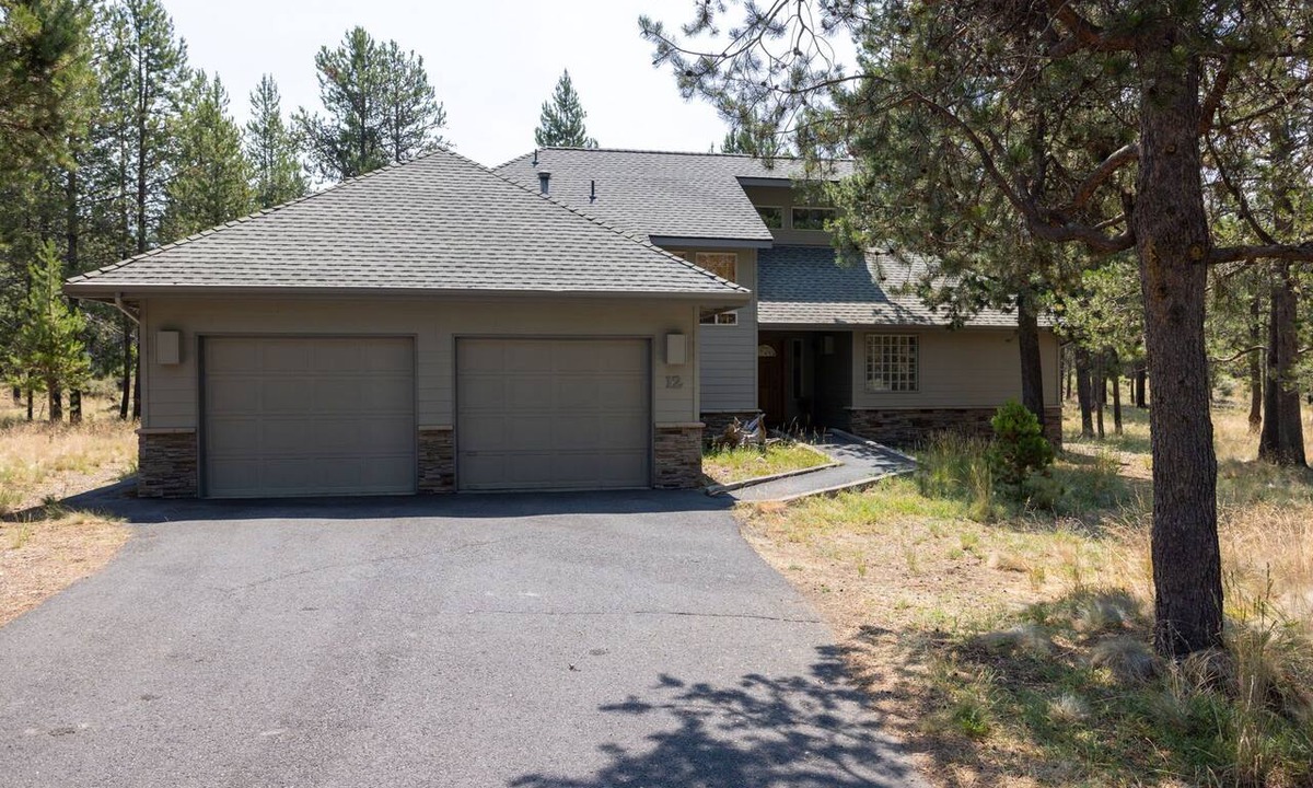 Sunriver House | WARB12 - Walk to the River, Dog Friendly, 3 Suites, Gas Fireplace