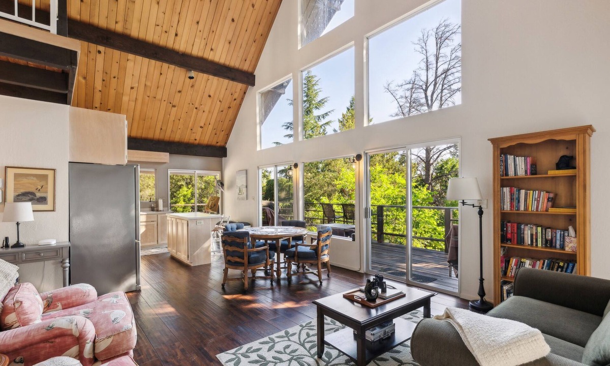 Kelseyville Cottage | Warm and Cozy Mountain and Lake View Haven by RedAwning