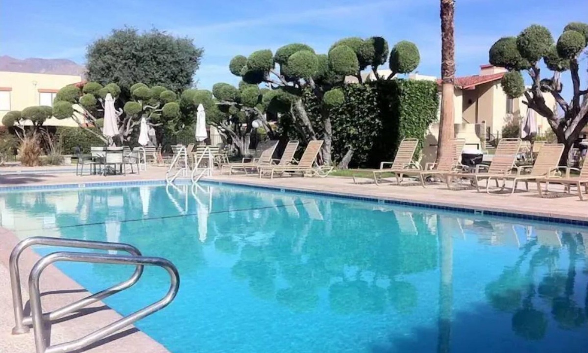 Sunrise Vista Chino Condo | Warm Living in Palm Springs
