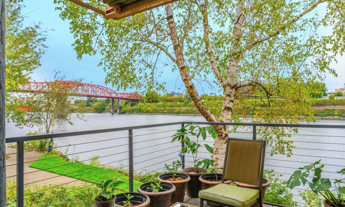 Old Town Chinatown Condo | Waterfront Condo, 25 ft from River, Pool/HotTub, Walk to Pearl District