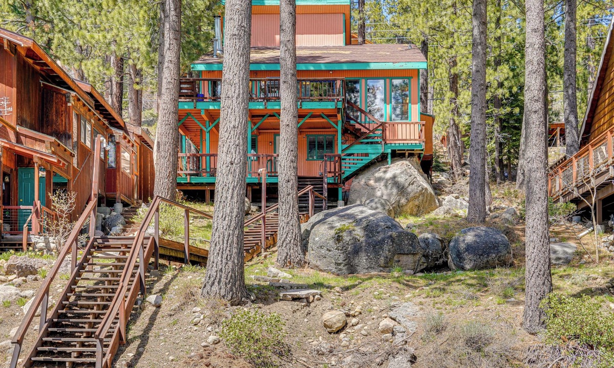 Truckee House | Waterfront Truckee Cabin on Donner Lake!
