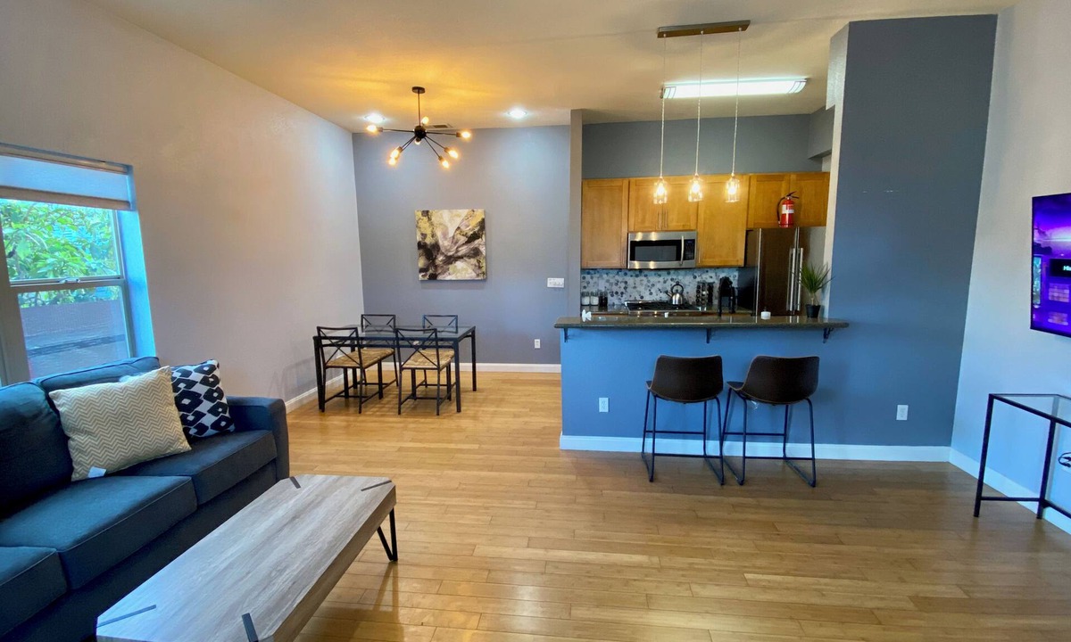 Prescott House | "We had a Fabulous Stay" Charming townhome in superb Oakland with WiFi, AC