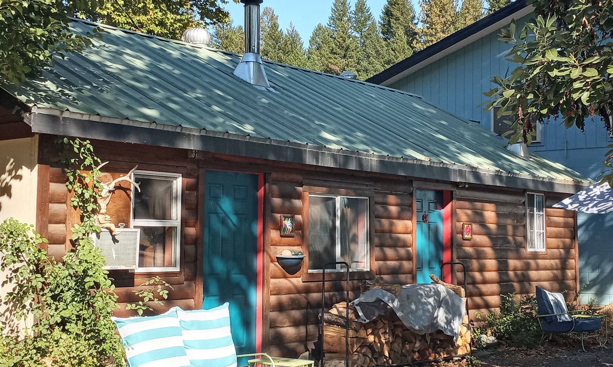 Happy Camp Ski Chalet | We have Cabins w/kitchenettes & RV spaces with full hookups!