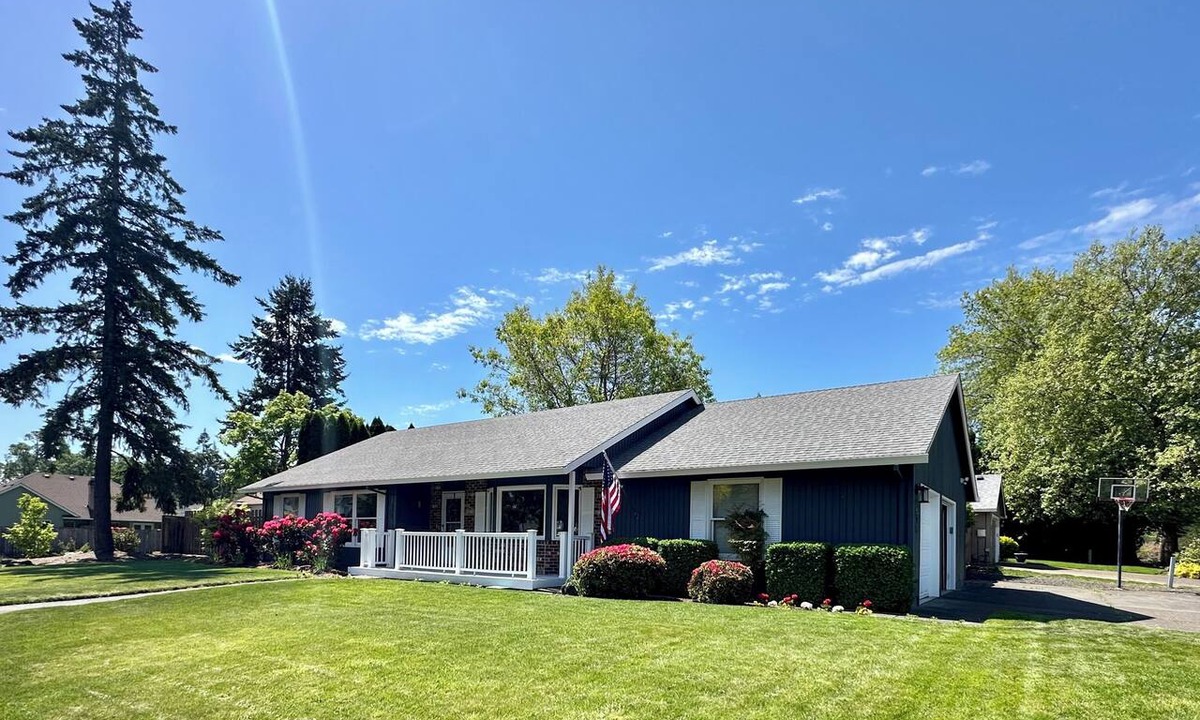 Hillsboro House | Welcome Home to this Beautifully Remodeled 3BR in Hillsboro 3.2 mi. from Intel!